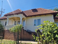 Casa in mediu rural cu teren