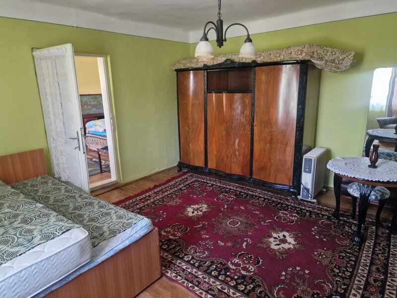 Casa in mediu rural cu teren