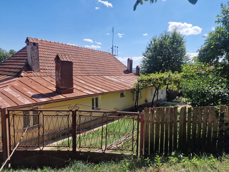 Casa in mediu rural cu teren