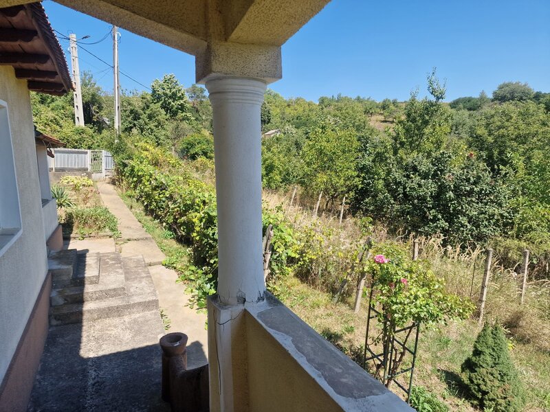 Casa in mediu rural cu teren